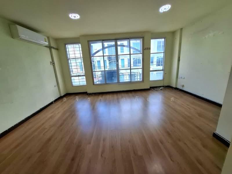 10900, กรุงเทพ, ลาดพร้าว, จันทรเกษม, จตุจักร, กรุงเทพ, 200 ตร.ม., ทาวน์เฮ้าส์ ให้เช่า, โดย กุลจิรา อภัยโส, 11621076 - DDproperty.com