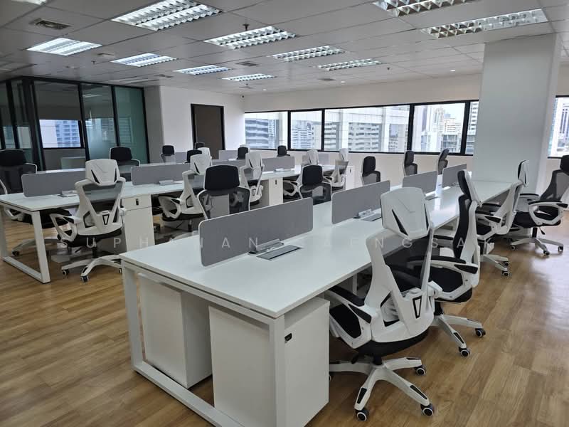 ให้เช่า - Fully Furnished Office for Rent at Asoke MRT Sukhumvit 358 sqm. Ready to move in., กรุงเทพ