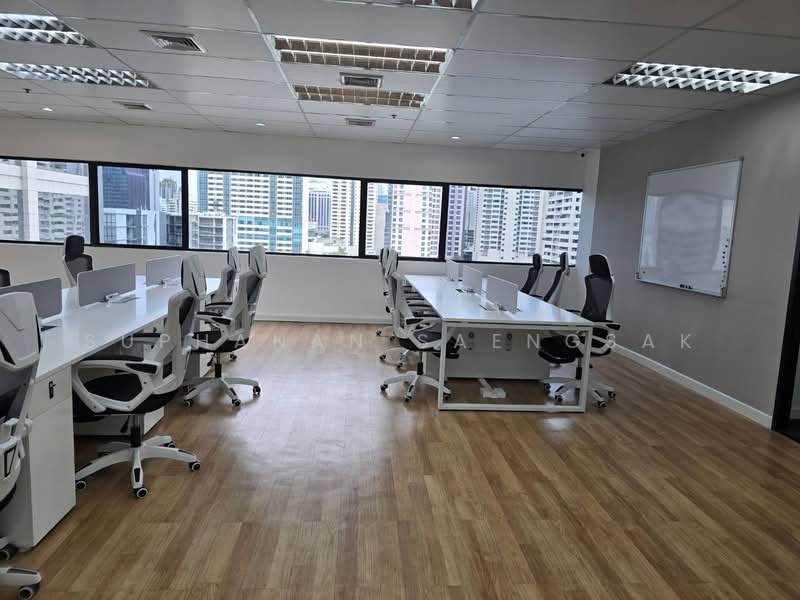 ให้เช่า - Fully Furnished Office for Rent at Asoke MRT Sukhumvit 358 sqm. Ready to move in., กรุงเทพ