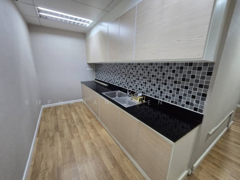 ให้เช่า - Fully Furnished Office for Rent at Asoke MRT Sukhumvit 358 sqm. Ready to move in., กรุงเทพ
