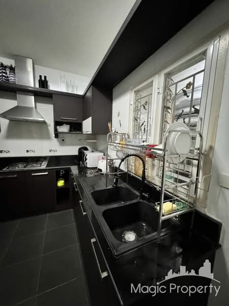 Moobaan Narawan, Bangkok, Soi Phatthanakan 44, Suan Luang, Bangkok, 3 Bedrooms, 250 sqm, Single Detached House For Rent, by Magic Property, 11630722 - DDproperty.com