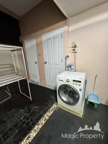 Moobaan Narawan, Bangkok, Soi Phatthanakan 44, Suan Luang, Bangkok, 3 Bedrooms, 250 sqm, Single Detached House For Rent, by Magic Property, 11630722 - DDproperty.com