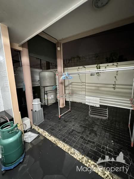 Moobaan Narawan, Bangkok, Soi Phatthanakan 44, Suan Luang, Bangkok, 3 Bedrooms, 250 sqm, Single Detached House For Rent, by Magic Property, 11630722 - DDproperty.com