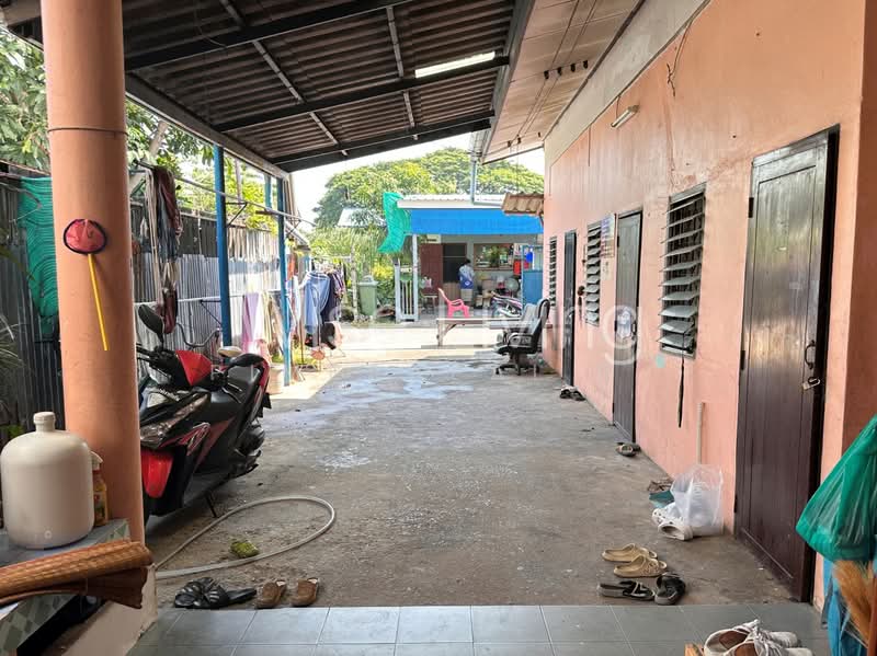 For Sale - ขายบ้านพร้อมห้องพัก 4 ห้อง ถนนนครลุง15 ใกล้อัสสัมธนบุรี, Bangkok