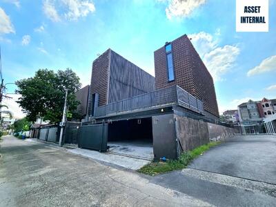 ขาย - ขายบ้าน 3 ชั้น ซอยนาคนิวาส 18 เนื้อที่ 97 ตารางวา 6 ห้องนอน 7 ห้องน้ำ พร้อมสระว่ายน้ำ เขตลาดพร้าว, กรุงเทพ