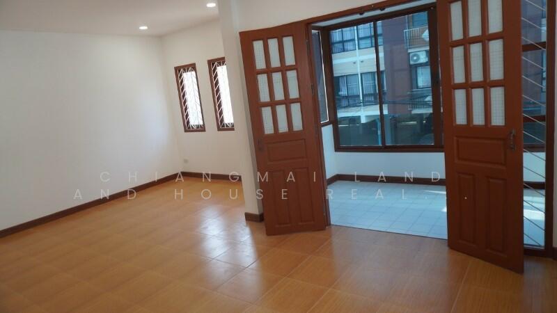 Town home For Rent near Maharaj Nakorn Chiang Mai Hospital, Chiang Mai, Su Thep, Muang Chiang Mai, Chiang Mai, 3 Bedrooms, 150 sqm, Townhouse For Rent, by คุณ ธีรชาติ, 11634945 - DDproperty.com