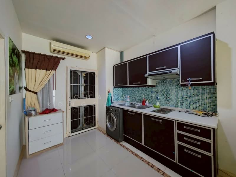 Baan Klang Muang Swiss Town Kaset-Nawamin, Bangkok, Soi Moobaan Klang Mueng, Chorake Bua, Lat Phrao, Bangkok, 3 Bedrooms, 205 sqm, Townhouse For Sale, by CHAWALIT KONGSAKPAIBUL, 11635504 - DDproperty.com