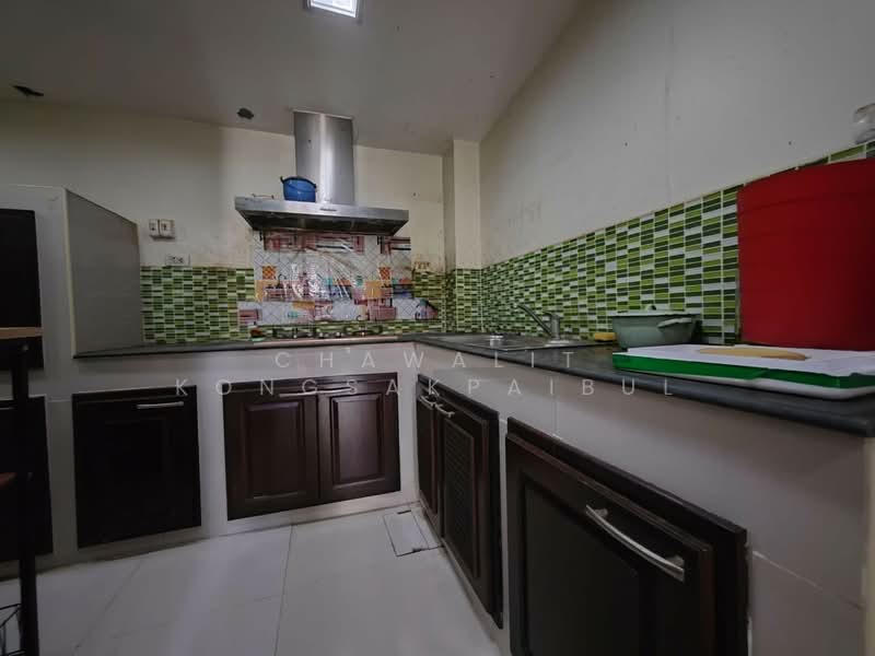 Baan Klang Muang Swiss Town Kaset-Nawamin, Bangkok, Soi Moobaan Klang Mueng, Chorake Bua, Lat Phrao, Bangkok, 3 Bedrooms, 205 sqm, Townhouse For Sale, by CHAWALIT KONGSAKPAIBUL, 11635504 - DDproperty.com