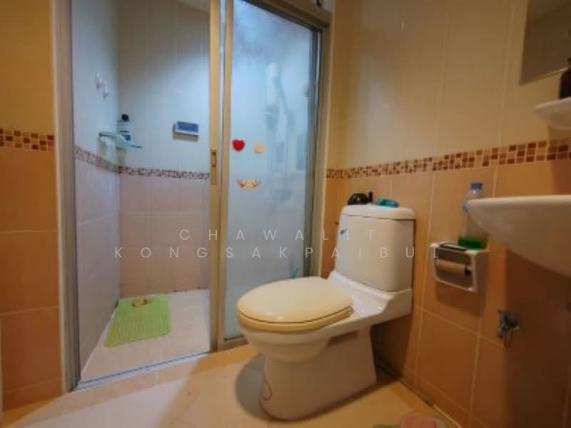 Baan Klang Muang Swiss Town Kaset-Nawamin, Bangkok, Soi Moobaan Klang Mueng, Chorake Bua, Lat Phrao, Bangkok, 3 Bedrooms, 205 sqm, Townhouse For Sale, by CHAWALIT KONGSAKPAIBUL, 11635504 - DDproperty.com