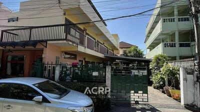 ขาย - ขายอาคารรีโนเวทพูลวิลล่า ทำเลประตูท่าแพ, เชียงใหม่