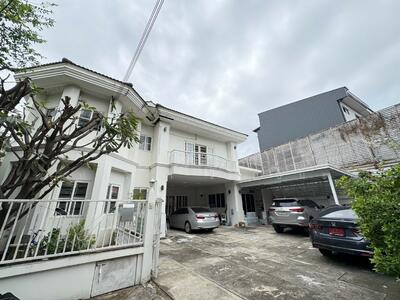 ขาย - ขาย หมู่บ้านชัยพิทักษ์ งามวงศ์วาน ใกล้The Mall งามวงศ์วาน เนื้อที่101ตารางวา 4ห้องนอน 4ห้องน้ำ, กรุงเทพ