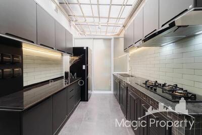 ขาย - บ้านเดี่ยว บน ถนนเอกมัย ซอย 10, กรุงเทพ