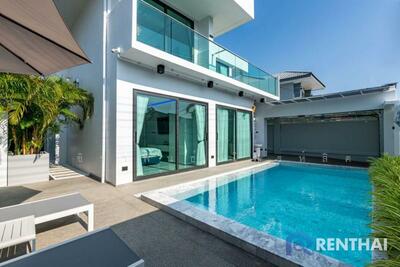 ขาย - บ้านเดี่ยวสไตล์โมเดิร์น 5 ห้องนอน 5 ห้องน้ำ ใกล้ชายหาดจอมเทียน, ชลบุรี