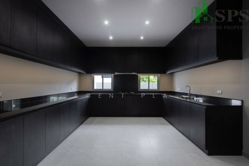 For sale: Unique Luxury 3-storey single house with swimming pool, Soi Praditmanutham 10 (SPSP589), Bangkok, Khlong Chaokhun Sing, Wang Thonglang, Bangkok, 5 Bedrooms, 1,670 sqm, Single Detached House For Sale, by Agent Pla, 11649677 - DDproperty.com