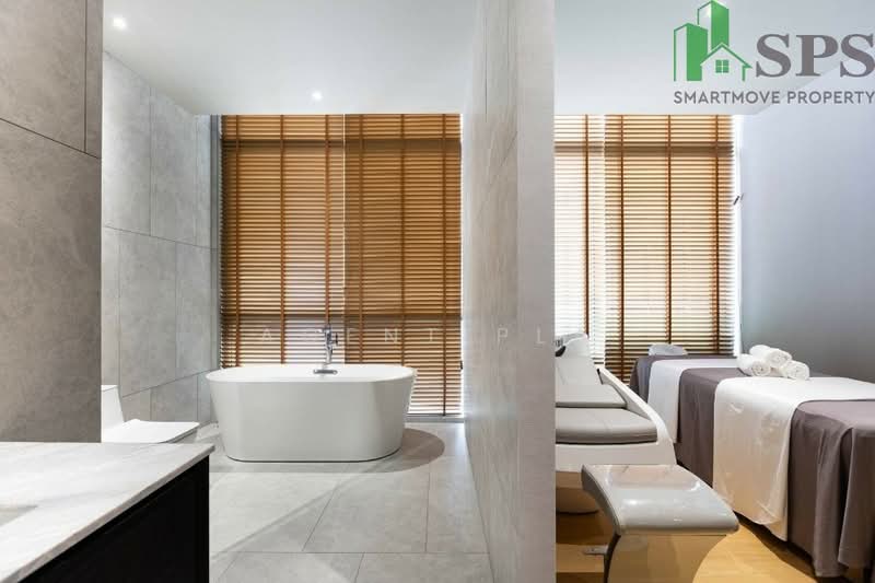 For sale: Unique Luxury 3-storey single house with swimming pool, Soi Praditmanutham 10 (SPSP589), Bangkok, Khlong Chaokhun Sing, Wang Thonglang, Bangkok, 5 Bedrooms, 1,670 sqm, Single Detached House For Sale, by Agent Pla, 11649677 - DDproperty.com