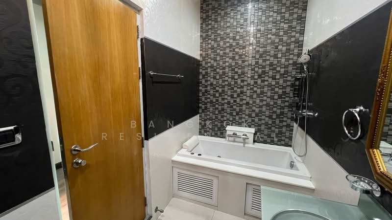 Detached House, Bangkok, Sukhumvit 26, Khong Tan, Khlong Toei, Bangkok, 5 Bedrooms, 300 sqm, Single Detached House For Rent, by Bangkok Residential, 11649789 - DDproperty.com