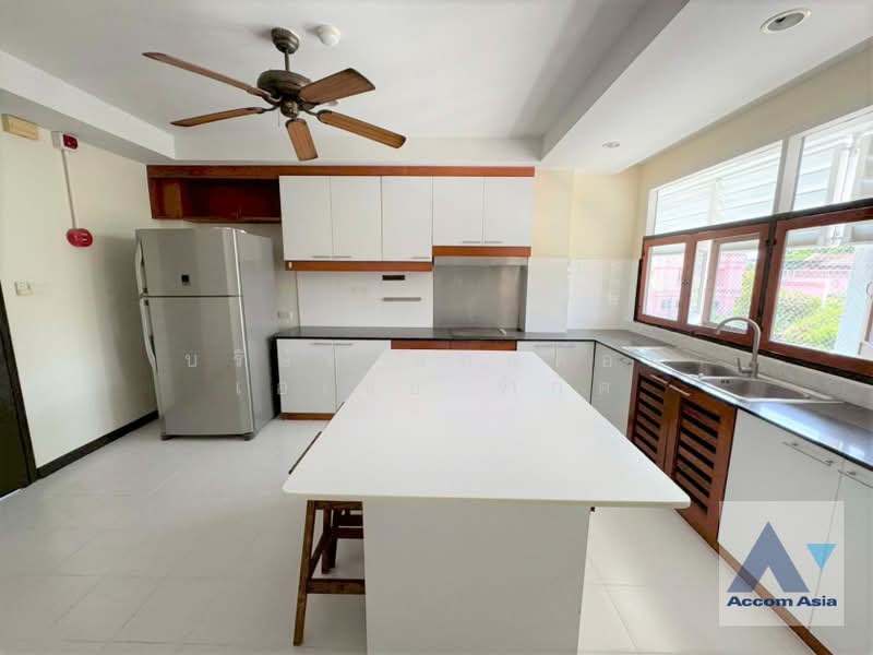 4 Bedrooms Apartment for Rent in Sathorn, Bangkok near MRT Lumphini at Perfect Living In Bangkok, Bangkok, Thung Maha Mek, Sathon, Bangkok, 4 Bedrooms, 280 sqm, Apartment For Rent, by บริษัท แอคคอม เอเซีย จำกัด, 11650094 - DDproperty.com