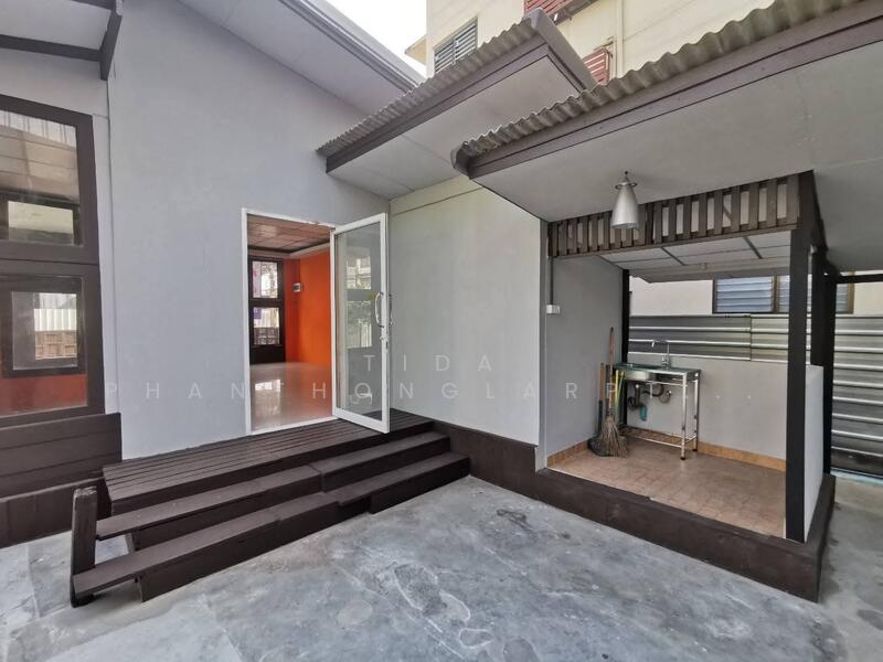 ให้เช่า - โกดัง และ ออฟฟิศ @ ถนนรามอินทรา, กรุงเทพ