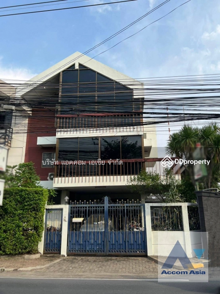 ขาย - 6 Bedrooms House for Sale in Pattanakarn, Bangkok near BTS On Nut at Panya Pattanakarn Village, กรุงเทพ