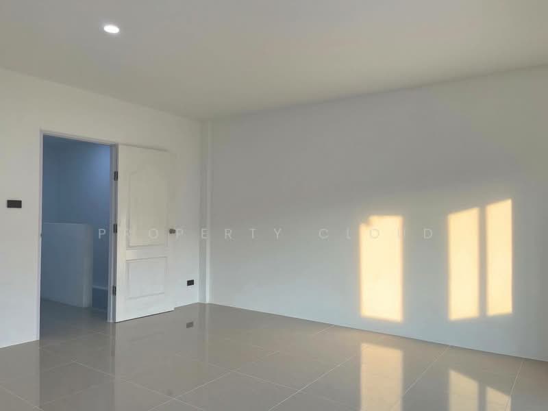 Wanarom Village, Bangkok, Thab Yao, Lat Krabang, Bangkok, 3 Bedrooms, 150 sqm, Townhouse For Sale, by Nichapa Nuntapun, 11658521 - DDproperty.com