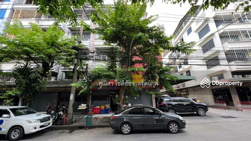 For Sale - For sale: 2 shophouses, 31.5 sq m, Rong Muang, Pathum Wan, Bangkok