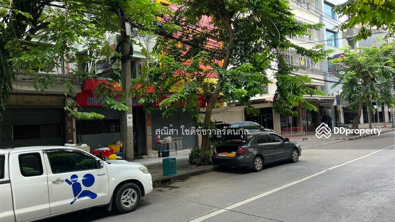 For Sale - For sale: 2 shophouses, 31.5 sq m, Rong Muang, Pathum Wan, Bangkok
