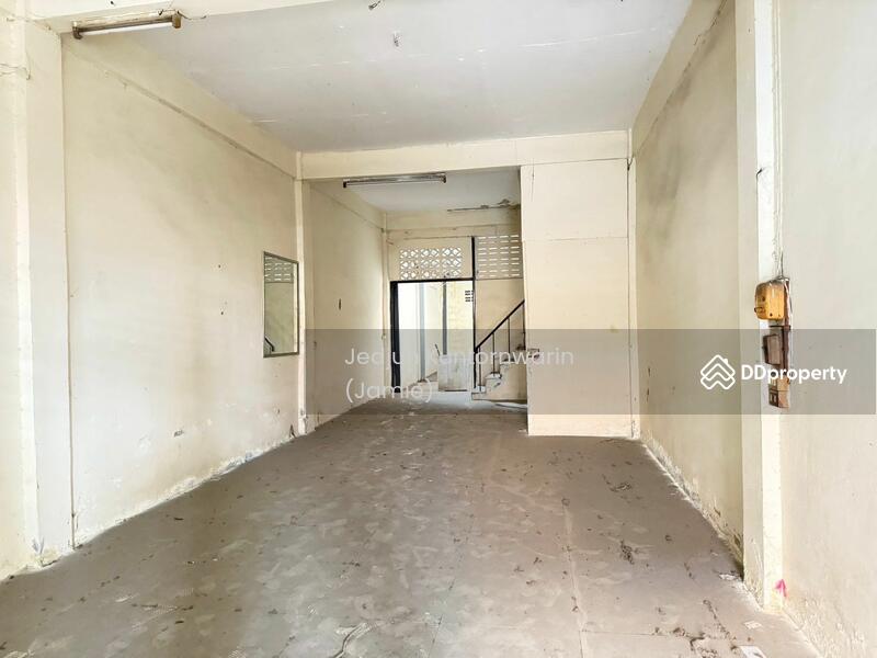 For Sale - ตึกแถว3ชั้น 21.5วา ตรงข้ามกองสลากสนามบินน้ำ, Nonthaburi