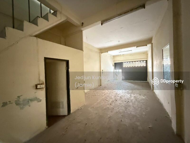 For Sale - ตึกแถว3ชั้น 21.5วา ตรงข้ามกองสลากสนามบินน้ำ, Nonthaburi