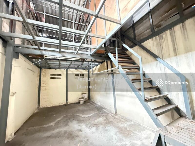 For Sale - ตึกแถว3ชั้น 21.5วา ตรงข้ามกองสลากสนามบินน้ำ, Nonthaburi