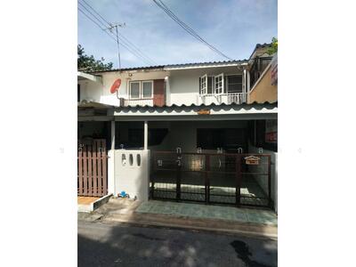 ขาย - ขายทาวเฮ้าท์ 2 ชั้น หมู่บ้านเก้าแสน สวนสยาม ขนาด 16 ตร.ว., กรุงเทพ