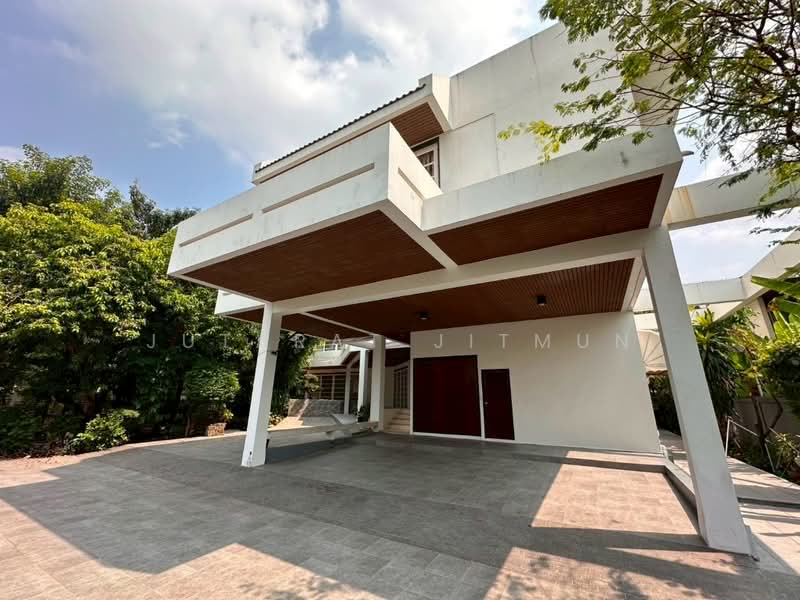 บ้านเดี่ยวถนนสุขุมวิท 71 ซอยปรีดีพนมยงค์ 14, Bangkok, Phra Kanong Nua, Watthana, Bangkok, 4 Bedrooms, 2,000 sqm, Single Detached House For Rent, by Jutarat Jitmun, 11668627 - DDproperty.com