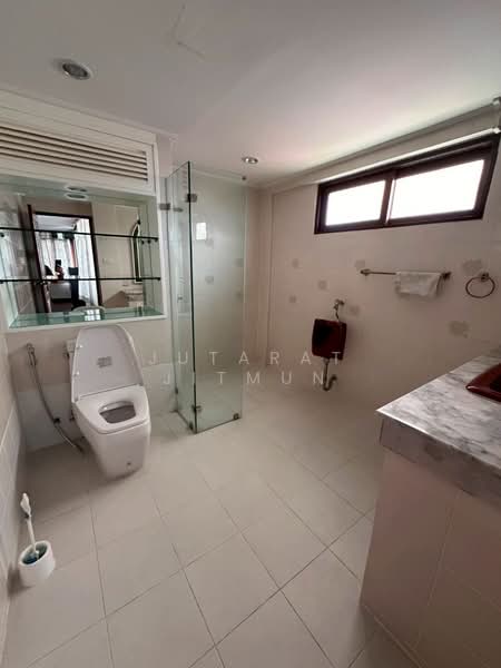 บ้านเดี่ยวถนนสุขุมวิท 71 ซอยปรีดีพนมยงค์ 14, Bangkok, Phra Kanong Nua, Watthana, Bangkok, 4 Bedrooms, 2,000 sqm, Single Detached House For Rent, by Jutarat Jitmun, 11668627 - DDproperty.com