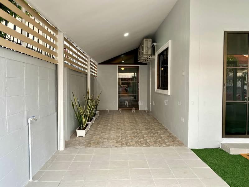 บ้านแฝดหลังใหญ่ อารมณ์บ้านเดี่ยว ใกล้ห้างเดอะชิลล์ หมู่บ้านโชคชัยวิลเลจ 2, ชลบุรี, หนองปรือ, บางละมุง, ชลบุรี, 110 ตร.ม., ทาวน์เฮ้าส์ ขาย, โดย สิตานัน (คุณเปียว) อาจศิริ, 11669138 - DDproperty.com