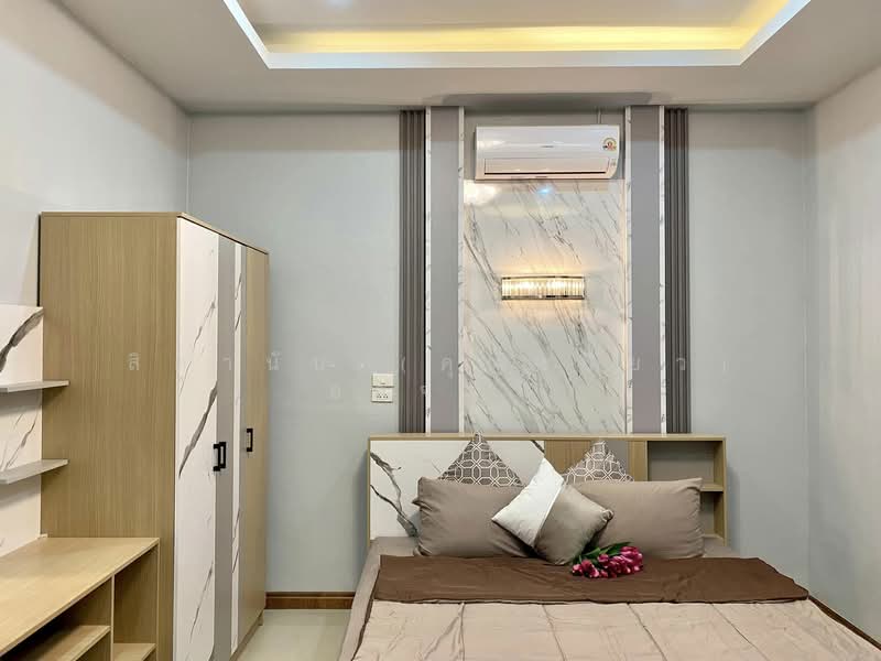 ็House for sale. Near The Chill Mall Chokchai Village 2, Chon Buri (Pattaya), Nong Pru, Bang Lamung (Pattaya), Chon Buri (Pattaya), 2 Bedrooms, 110 sqm, Townhouse For Sale, by สิตานัน (คุณเปียว) อาจศิริ, 11669138 - DDproperty.com