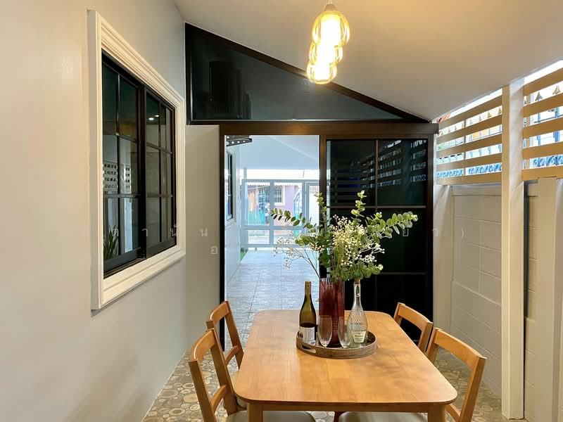 ็House for sale. Near The Chill Mall Chokchai Village 2, Chon Buri (Pattaya), Nong Pru, Bang Lamung (Pattaya), Chon Buri (Pattaya), 2 Bedrooms, 110 sqm, Townhouse For Sale, by สิตานัน (คุณเปียว) อาจศิริ, 11669138 - DDproperty.com