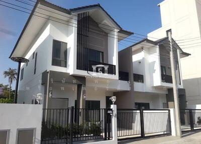 ขาย - 44396 - ขายบ้านแฝด 2 ชั้น บ้านพราวด์-พรีเมี่ยม พุทธบูชา 36 เนื้อที่ 36 ตร.ว, กรุงเทพ