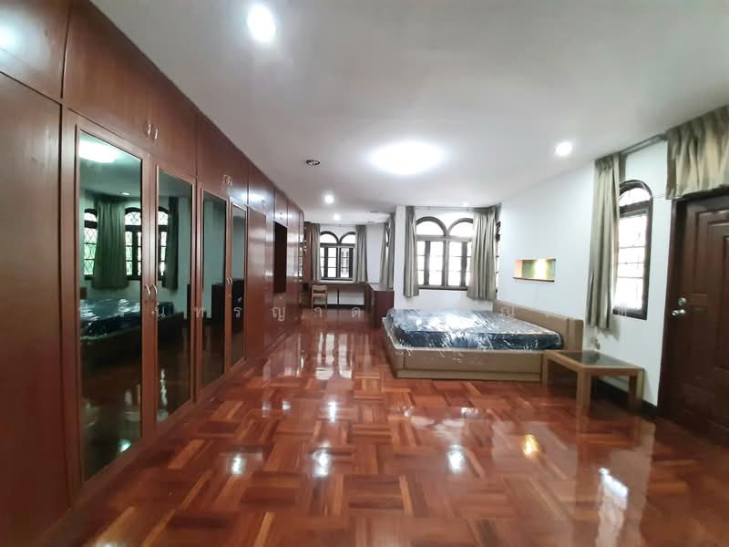 House Sukhumvit Phromphong - Thonglor, Bangkok, Khlong Tan Nua, Watthana, Bangkok, 5 Bedrooms, 350 sqm, Townhouse For Rent, by ปรินทร์ญาดา ชิณโชติ, 11670067 - DDproperty.com