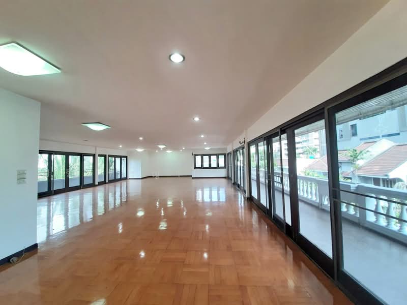 House Sukhumvit Phromphong - Thonglor, Bangkok, Khlong Tan Nua, Watthana, Bangkok, 5 Bedrooms, 350 sqm, Townhouse For Rent, by ปรินทร์ญาดา ชิณโชติ, 11670067 - DDproperty.com