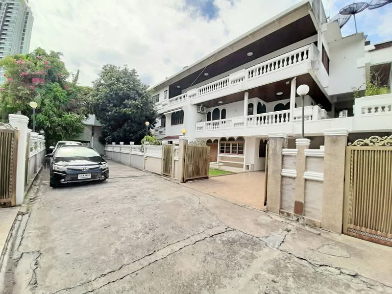 House Sukhumvit Phromphong - Thonglor, Bangkok, Khlong Tan Nua, Watthana, Bangkok, 5 Bedrooms, 350 sqm, Townhouse For Rent, by ปรินทร์ญาดา ชิณโชติ, 11670067 - DDproperty.com