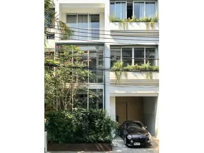 ขาย - ขายบ้านสวย ใกล้ทองหล่อ 3 ชั้น ครึ่ง สุขุมวิท 49 ซอยพร้อมพรรค ที่ดิน 24.4 sq.wa. 3 นอน 3 น้ำ, กรุงเทพ