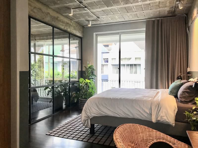 ขายบ้านสวย ใกล้ทองหล่อ 3 ชั้น ครึ่ง สุขุมวิท 49 ซอยพร้อมพรรค ที่ดิน 24.4 sq.wa. 3 นอน 3 น้ำ, กรุงเทพ, คลองตันเหนือ, วัฒนา, กรุงเทพ, 250 ตร.ม., ทาวน์เฮ้าส์ ขาย, โดย คุณ ณิชาภา, 11670444 - DDproperty.com