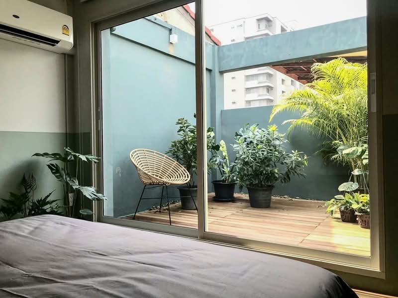 ขายบ้านสวย ใกล้ทองหล่อ 3 ชั้น ครึ่ง สุขุมวิท 49 ซอยพร้อมพรรค ที่ดิน 24.4 sq.wa. 3 นอน 3 น้ำ, กรุงเทพ, คลองตันเหนือ, วัฒนา, กรุงเทพ, 250 ตร.ม., ทาวน์เฮ้าส์ ขาย, โดย คุณ ณิชาภา, 11670444 - DDproperty.com