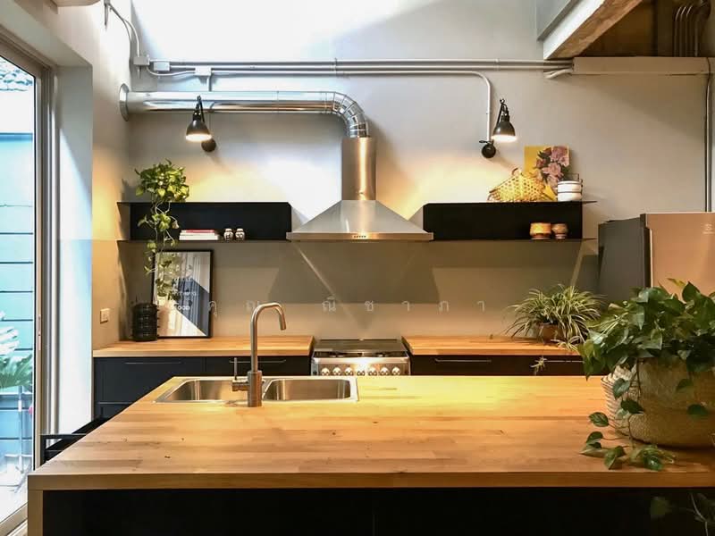 ขายบ้านสวย ใกล้ทองหล่อ 3 ชั้น ครึ่ง สุขุมวิท 49 ซอยพร้อมพรรค ที่ดิน 24.4 sq.wa. 3 นอน 3 น้ำ, กรุงเทพ, คลองตันเหนือ, วัฒนา, กรุงเทพ, 250 ตร.ม., ทาวน์เฮ้าส์ ขาย, โดย คุณ ณิชาภา, 11670444 - DDproperty.com