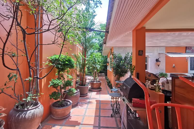 บ้านสวย 2 หลัง บนที่ดิน 2 แปลงติดกัน พร้อมอยู่ ใจกลางเมือง ใกล้สถานีกลางบางซื่อ, Bangkok, Bang Sue, Bang Sue, Bangkok, 4 Bedrooms, 240 sqm, Single Detached House For Sale, by BJ บิ๊กจิ๋ว, 11670515 - DDproperty.com