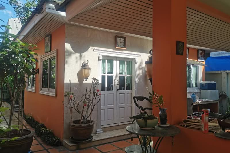 บ้านสวย 2 หลัง บนที่ดิน 2 แปลงติดกัน พร้อมอยู่ ใจกลางเมือง ใกล้สถานีกลางบางซื่อ, Bangkok, Bang Sue, Bang Sue, Bangkok, 4 Bedrooms, 240 sqm, Single Detached House For Sale, by BJ บิ๊กจิ๋ว, 11670515 - DDproperty.com