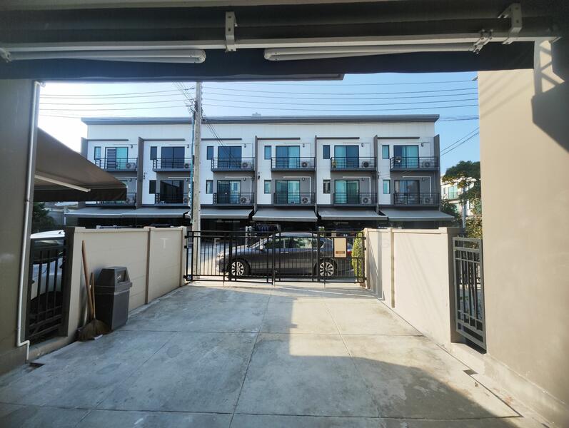Baan Klang Muang Srinakarin – Onnut, Bangkok, 174 Soi On Nut 70/1, Prawet, Bangkok, 3 Bedrooms, 160 sqm, Townhouse For Rent, by The Living Bangkok, 11672315 - DDproperty.com