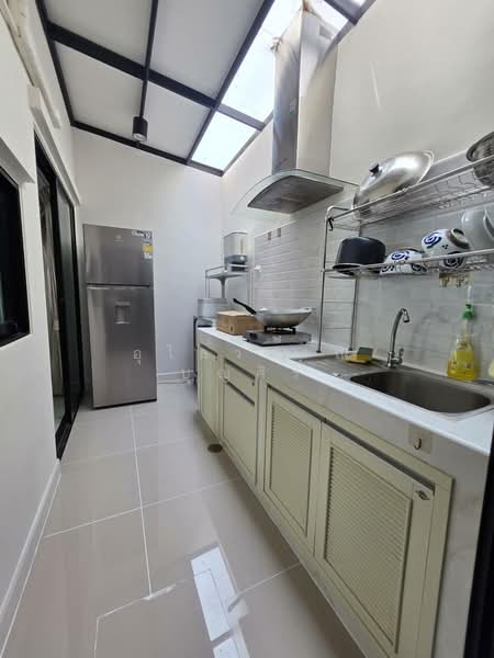 Baan Klang Muang Srinakarin – Onnut, Bangkok, 174 Soi On Nut 70/1, Prawet, Prawet, Bangkok, 3 Bedrooms, 160 sqm, Townhouse For Rent, by Ulaiwan Boonsiri, 11673457 - DDproperty.com