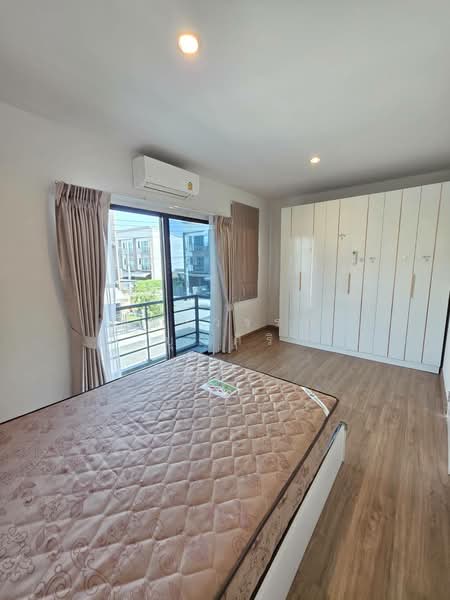 Baan Klang Muang Srinakarin – Onnut, Bangkok, 174 Soi On Nut 70/1, Prawet, Prawet, Bangkok, 3 Bedrooms, 160 sqm, Townhouse For Rent, by Ulaiwan Boonsiri, 11673457 - DDproperty.com