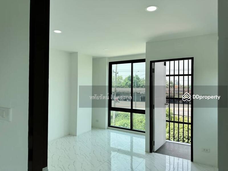 For Sale - New 3-storey commercial building next to the main road 108, Chiang Mai-Hod., Chiang Mai