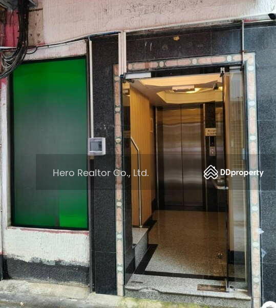 ให้เช่า - For Rent Bangkok Retail Sukhumvit Road BTS Asok Watthana BRE23211, กรุงเทพ